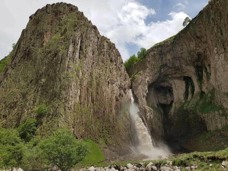 Водопад на Кавказе