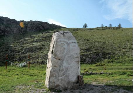 Каменный воин в Каракольской долине
