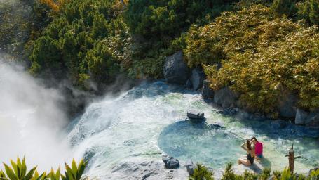 Термальные бассейны у вулкана Баранского