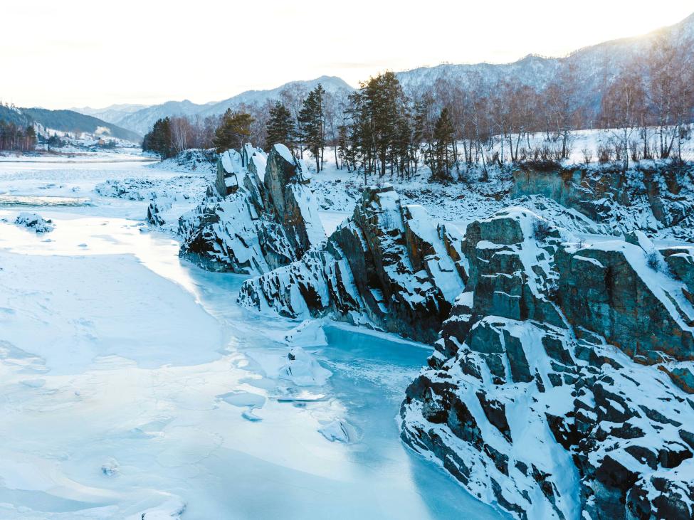 Скалы «Зубы Дракона» зимой