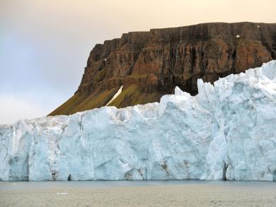 Мыс Флора: маяк полярников и самобытная красота Русской Арктики