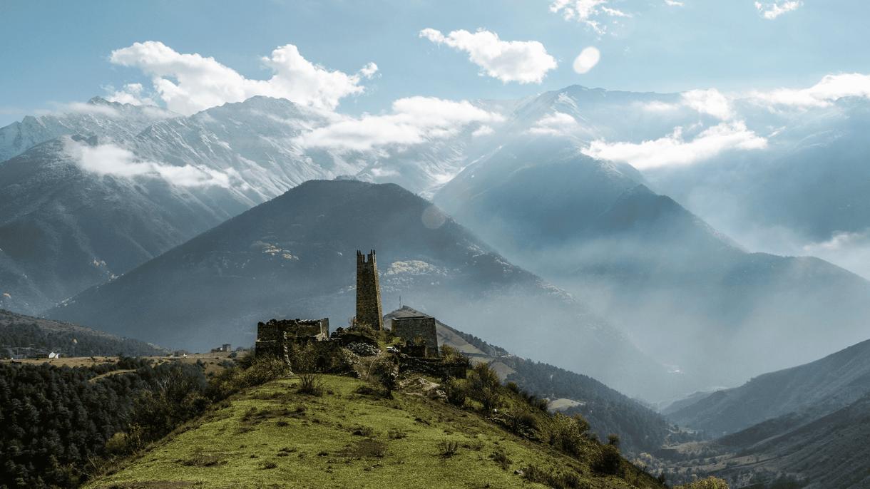 Горы России: куда поехать, чтобы оказаться как можно выше над уровнем моря