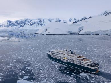 Круизы в Антарктиду: комфорт vs экспедиция