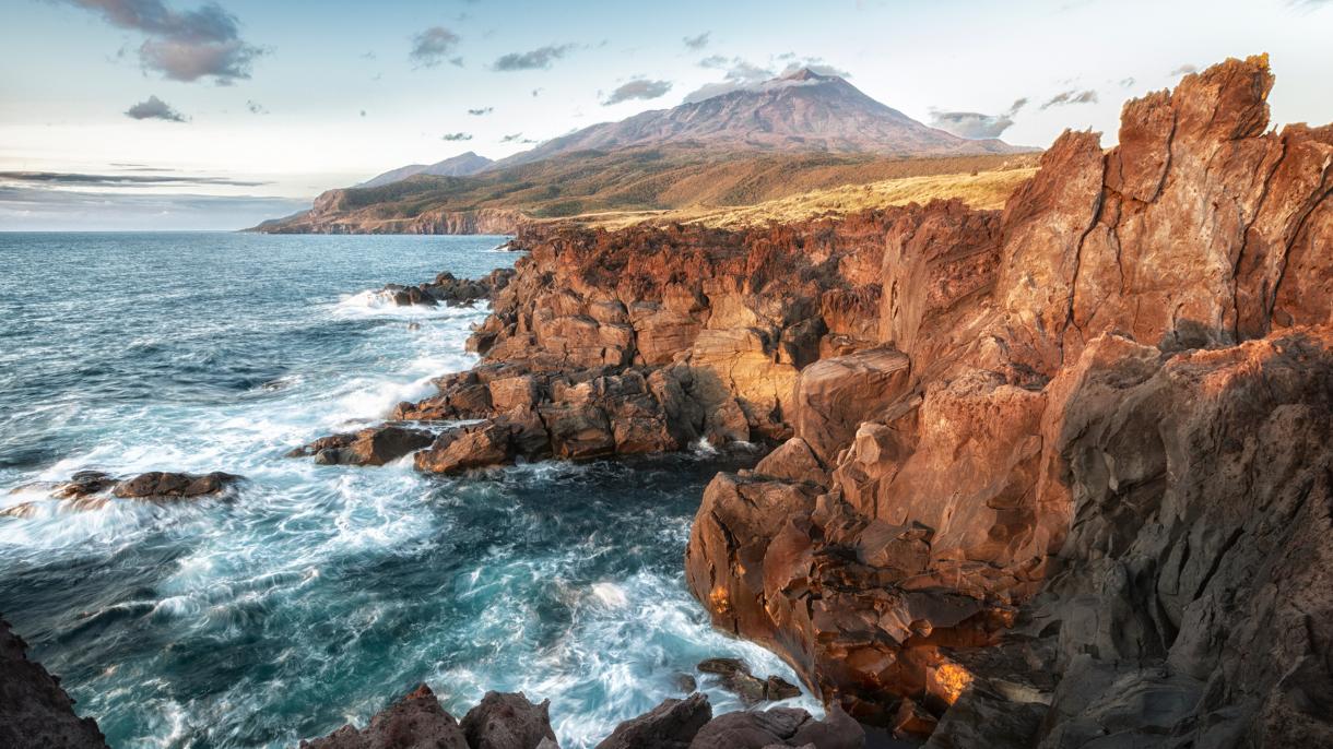 Вулканы Итурупа: путешествие к огненным вершинам Курильских островов​