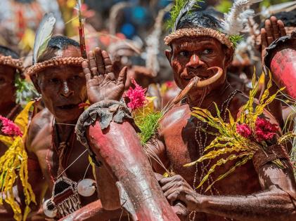 Исследуйте Папуа — Новую Гвинею