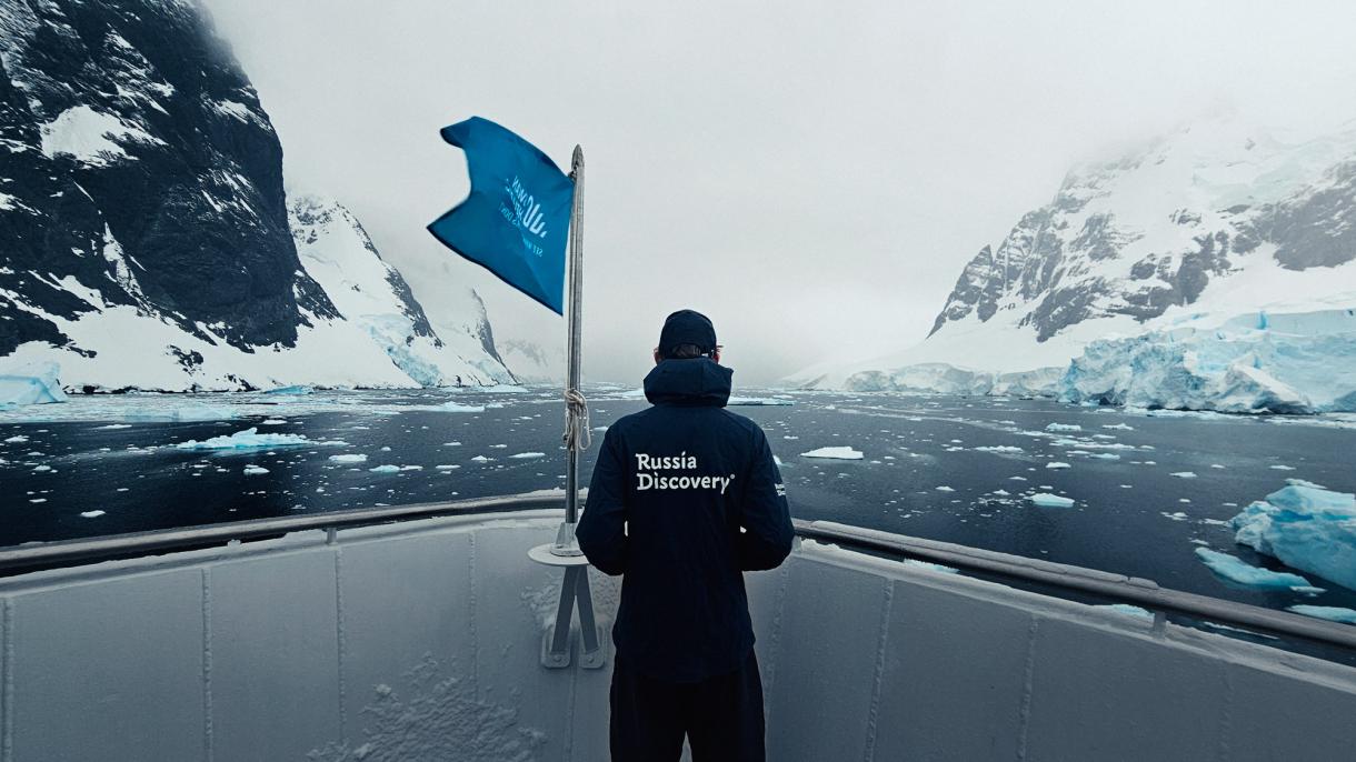 Войти в «Бесконечную реку» дважды. Как основатель RussiaDiscovery знакомил с Антарктидой себя и сына